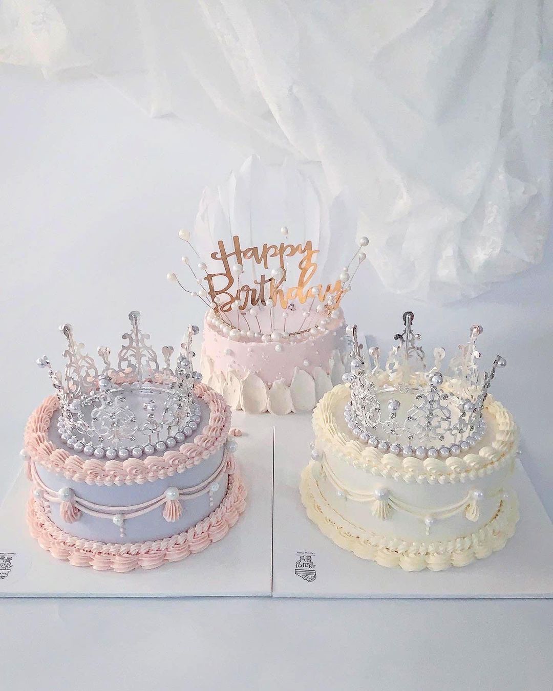 公主的蛋糕！洗版IG韓國客製化宮廷式「皇冠蛋糕」超夢幻♡純白奶油花+超大王冠，滿滿儀式感必備！
